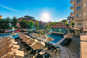 3 outdoor pools, pool umbrellas, sun loungers