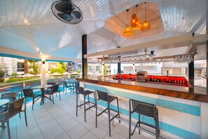 Poolside bar - Villa Sunflower Hotel (Alanya)