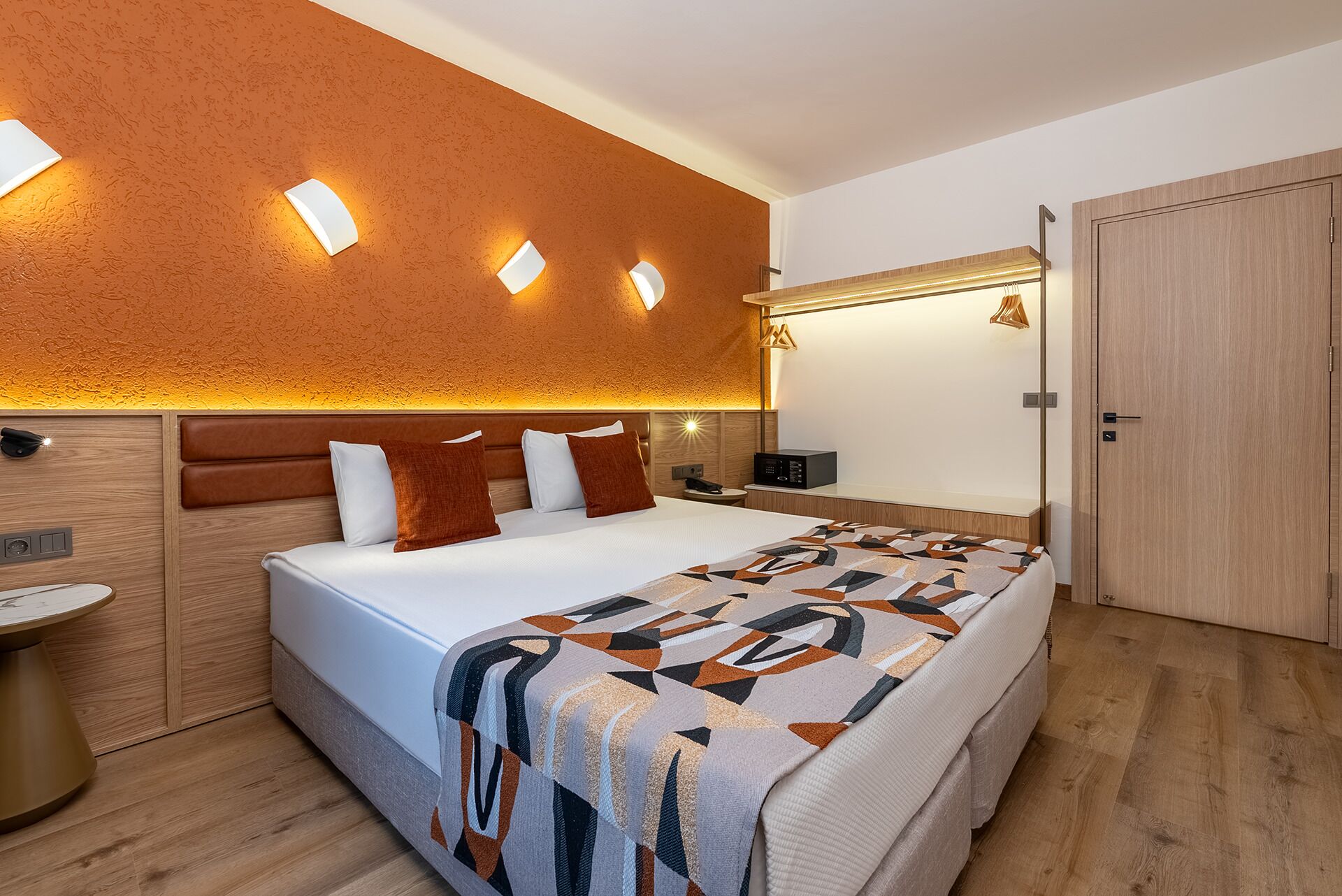 Suite, byutsikt | Minibar (inkludert), skrivebord, lydisolert og barnesenger (inkludert)