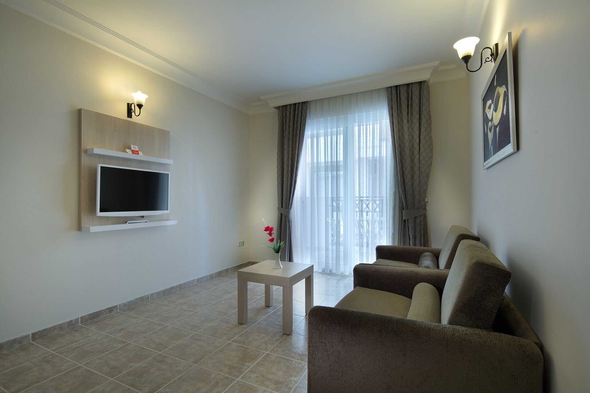 economy suite | free minibar, desk, soundproofing, free cots/infant beds