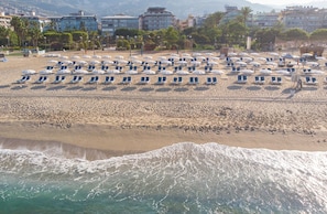 Privat strand i nærheten og buss til stranden (inkludert)