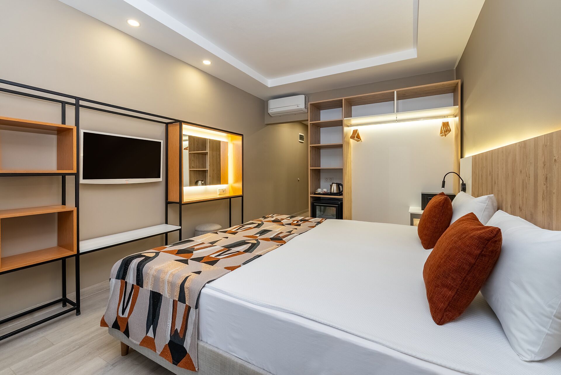 Camera Superior | Minibar con snack e bevande gratuite, una scrivania, insonorizzazione