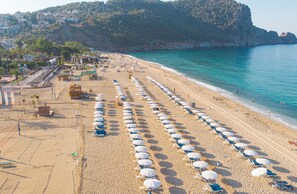 Playa privada en los alrededores, traslado desde/hacia la playa gratis