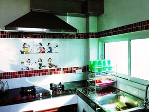 Family Villa, 2 Bedrooms | Private kitchen