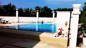Kolam renang terbuka 