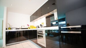 Superior Apartment, 2 Bedrooms (KT) | Private kitchen | Coffee/tea maker, full-size fridge, microwave (on request), stovetop - Park Views Apartments (London)