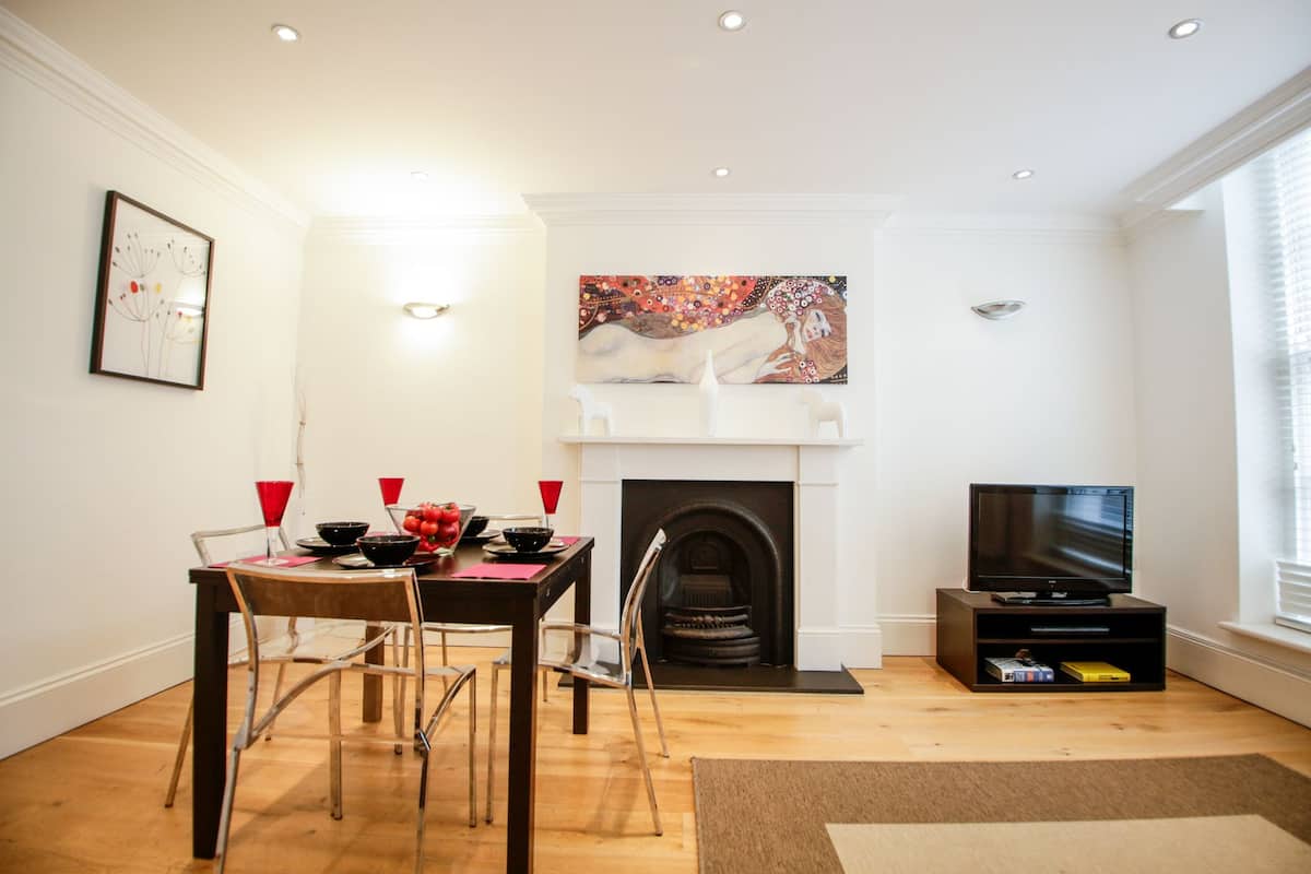 Appartement Supérieur, 2 chambres (KT) | Coin séjour | Télévision à écran plat