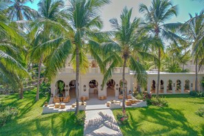 3 restaurants, spécialités Cuisine internationale