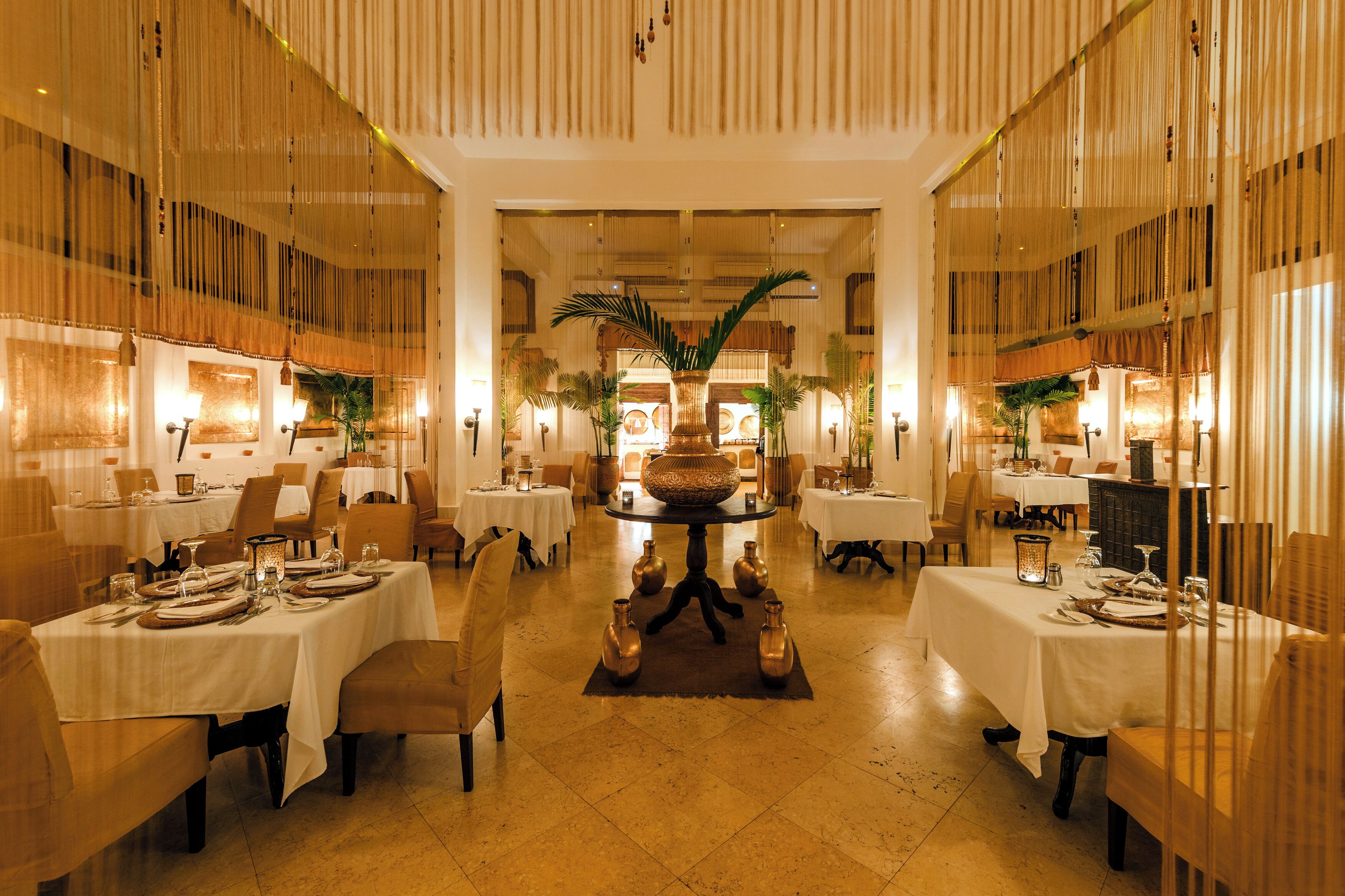 3 restaurants, breakfast, lunch, dinner served; international cuisine