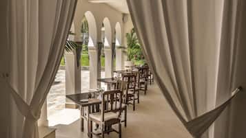 3 restaurants, breakfast, lunch, dinner served; international cuisine