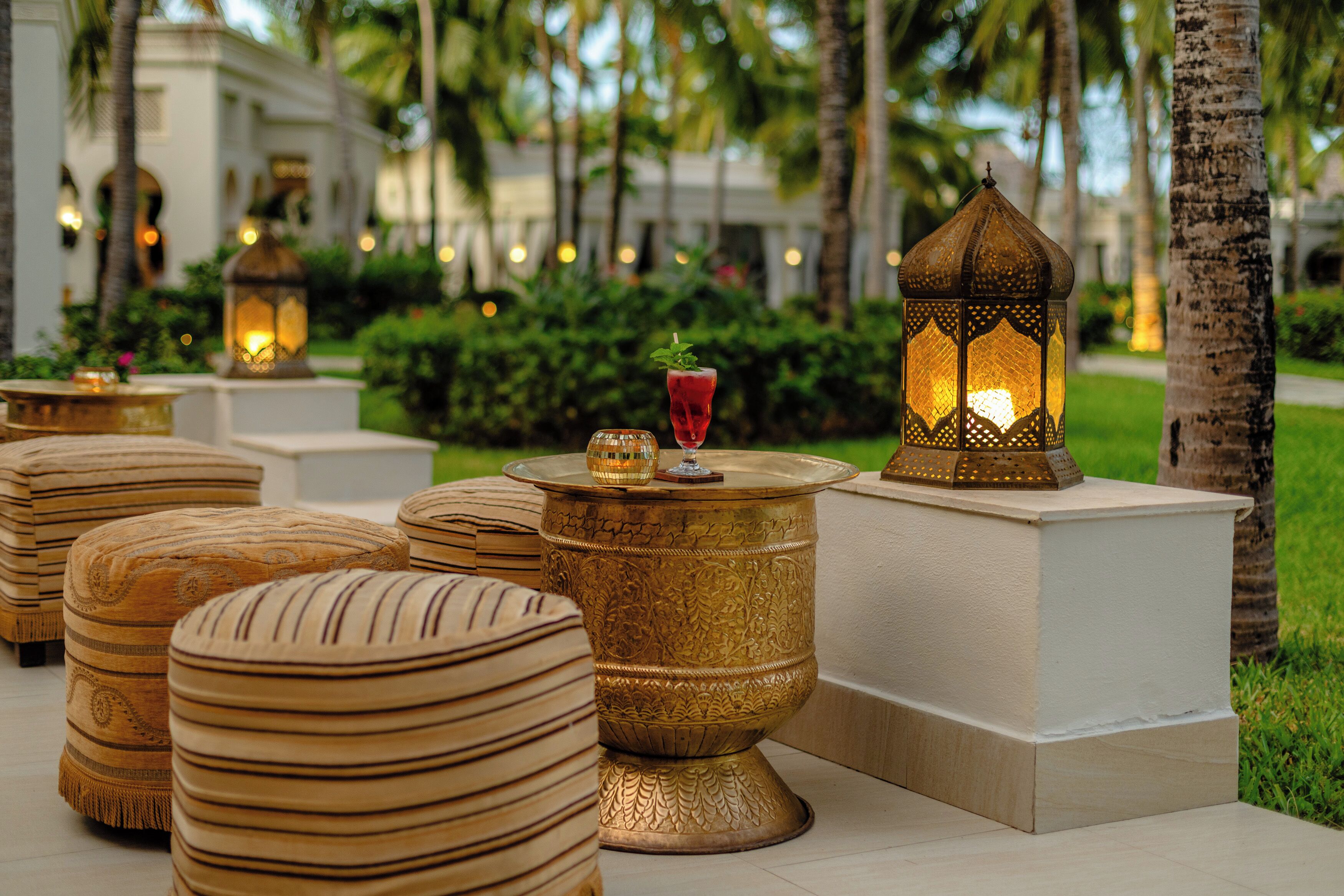 3 restaurants, breakfast, lunch, dinner served; international cuisine