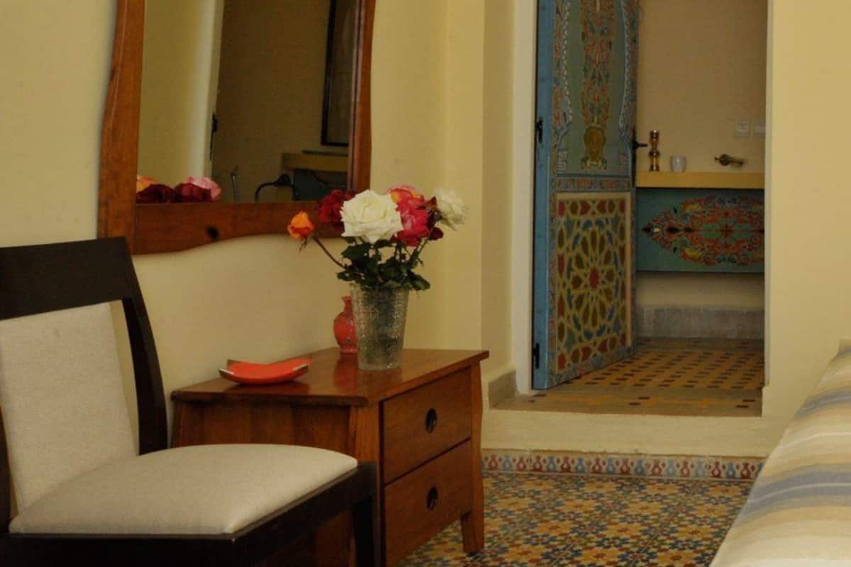 Junior Suite, 3 Bedrooms, Smoking, Mountain View | In-room safe, soundproofing, free WiFi