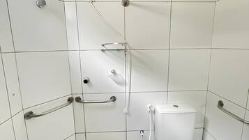 Comfort MOB | Badezimmer | Dusche, kostenlose Toilettenartikel, Haartrockner, Bidet
