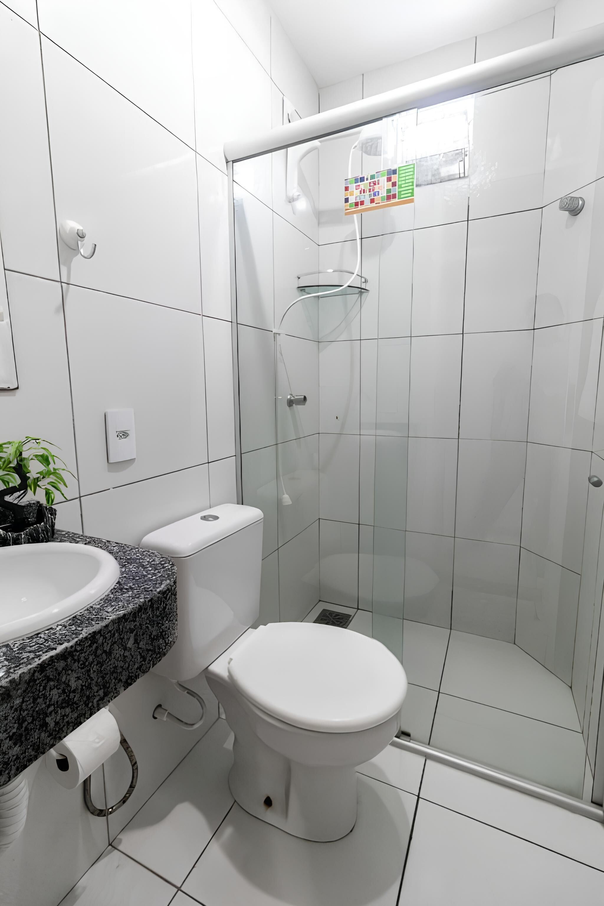 executivo | bathroom | shower, free toiletries, hair dryer, bidet