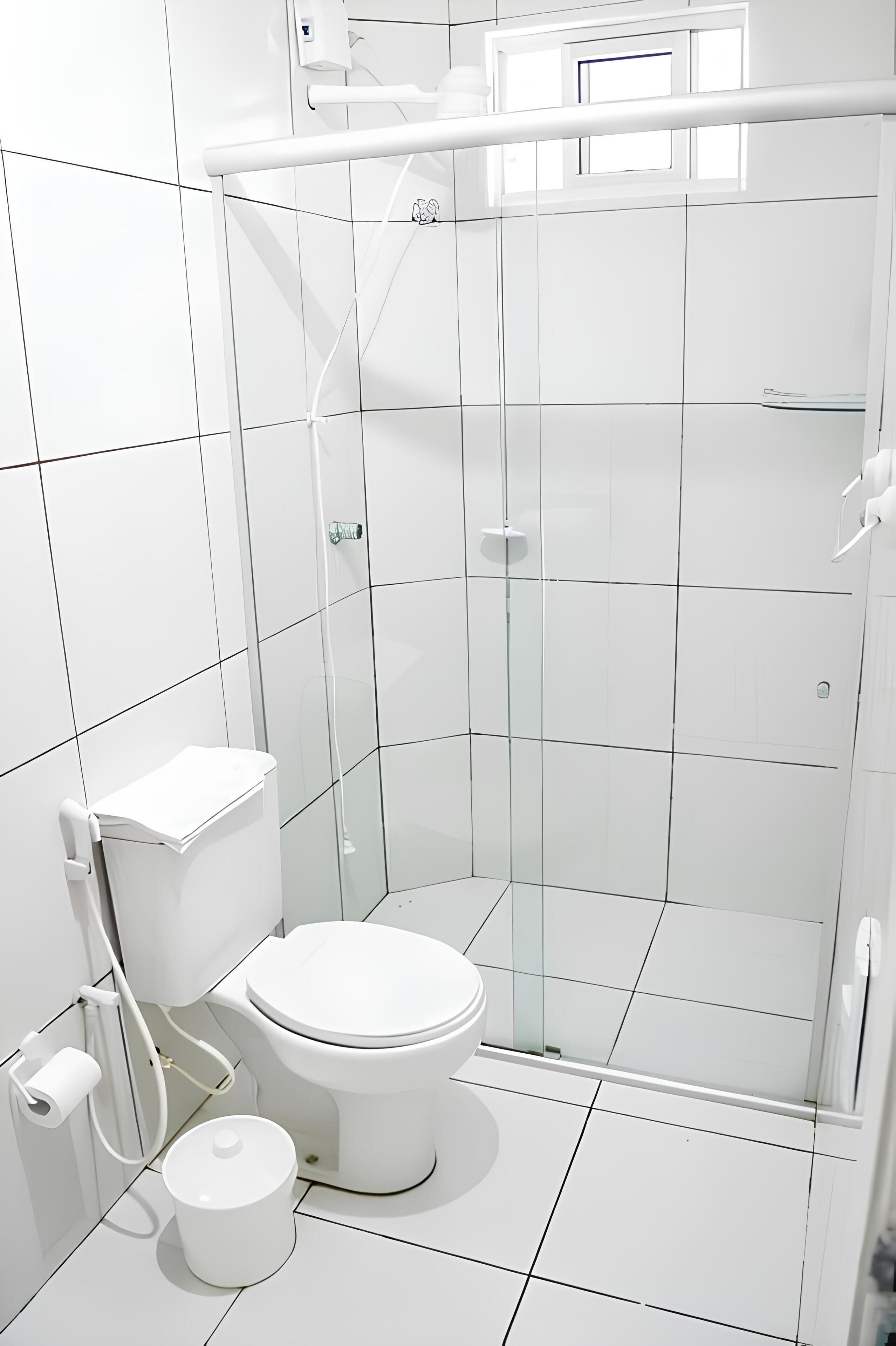 shower, free toiletries, hair dryer, bidet