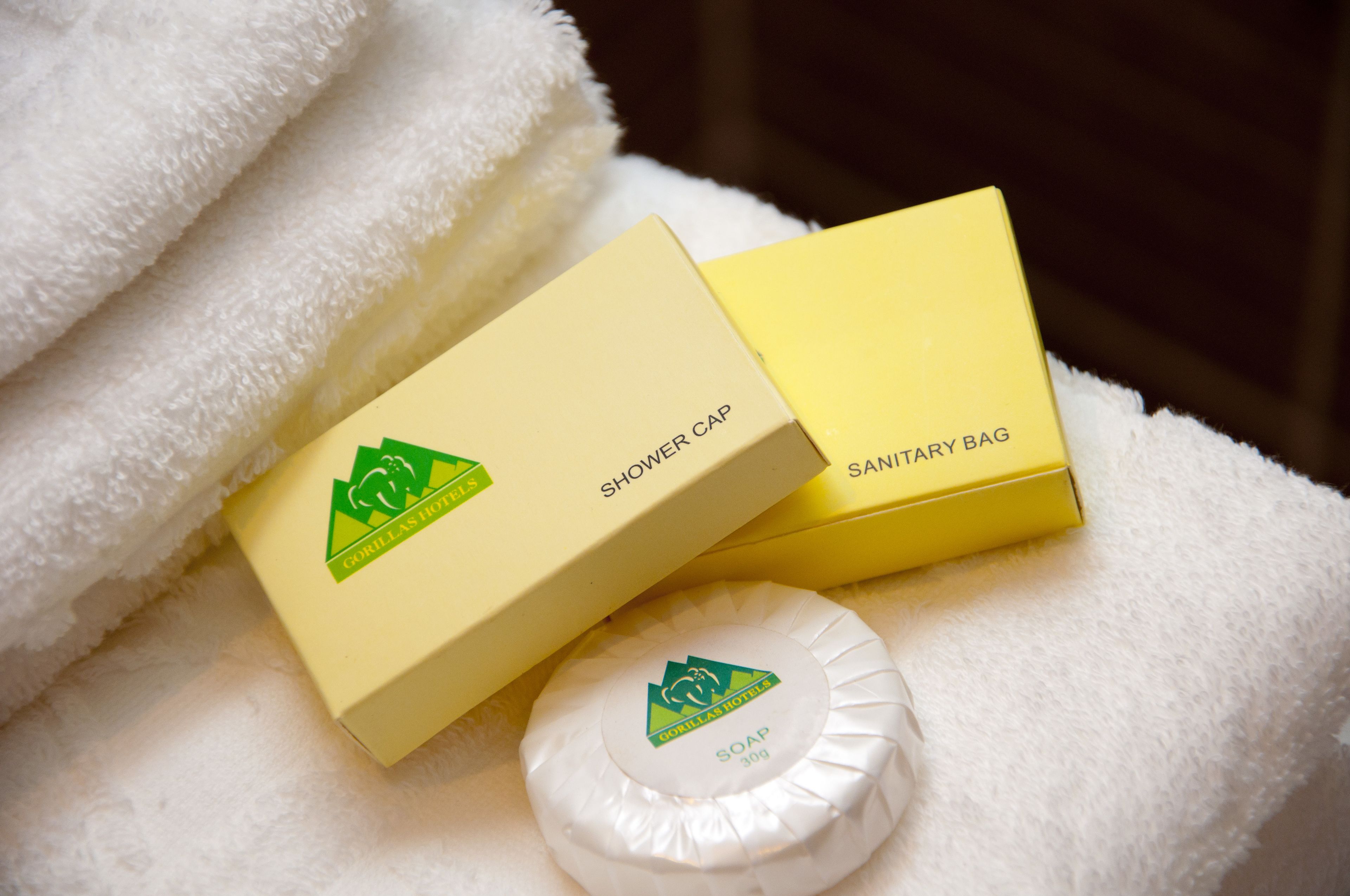 combined shower/bathtub, jetted bath, free toiletries, hair dryer