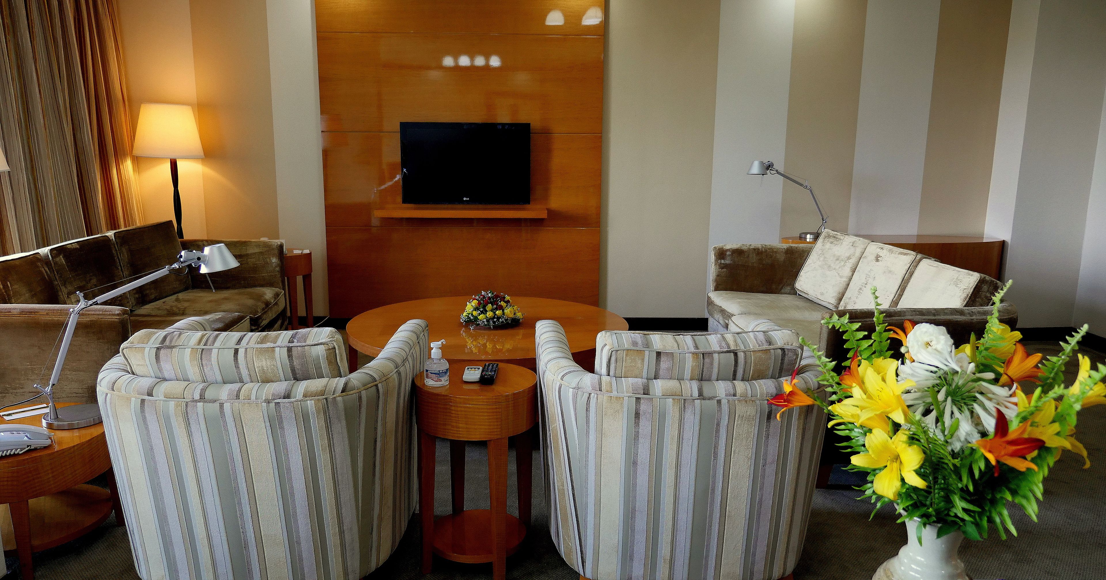 presidential suite, club lounge access, pool view | living area | smart tv, netflix