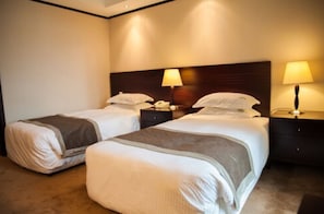 Deluxe Twin Room, Garden View | Premium bedding, minibar, in-room safe, desk