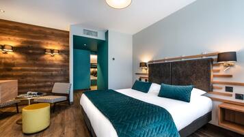 Premium Room | Premium bedding, desk, soundproofing, free WiFi