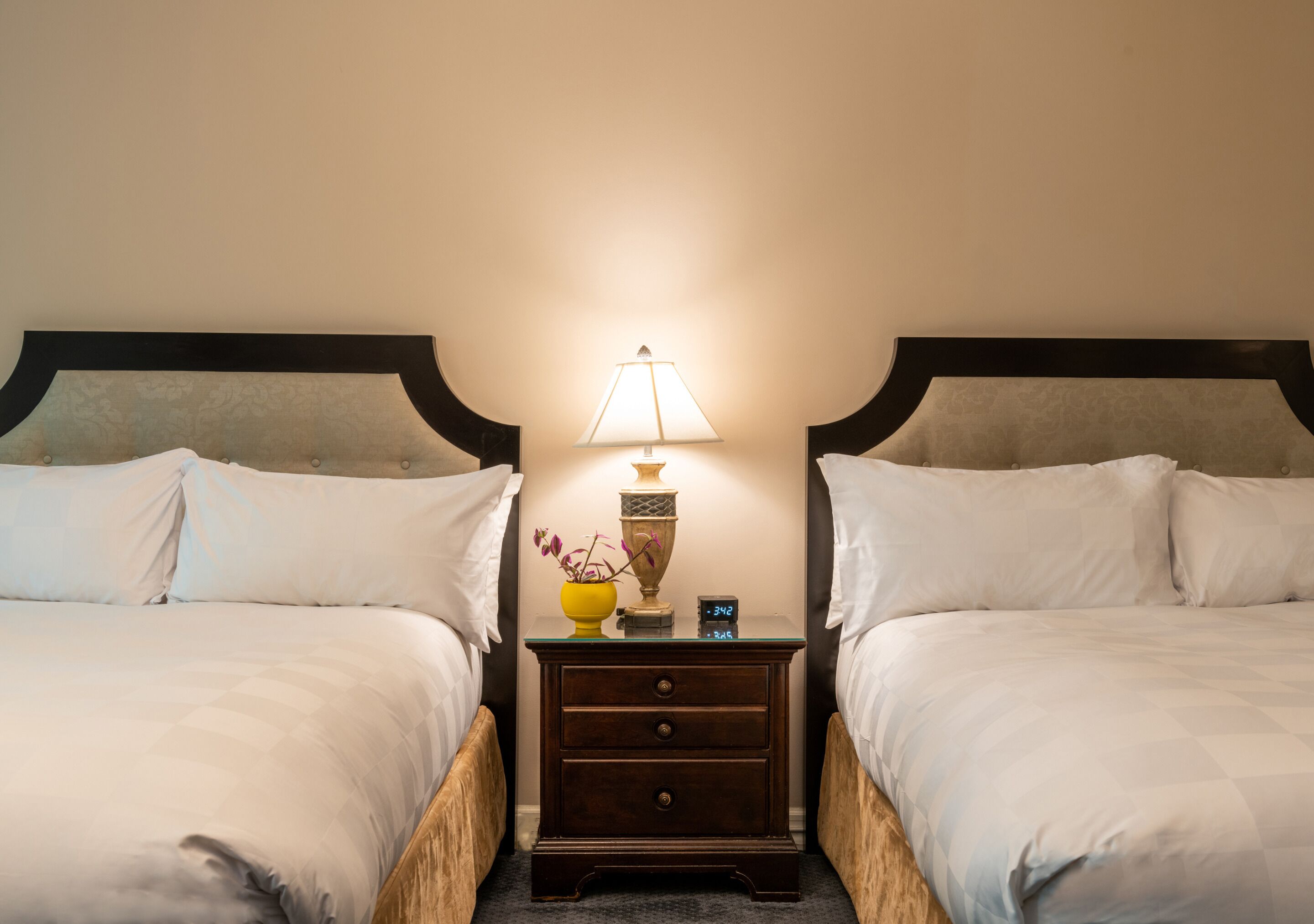 deluxe queen | premium bedding, in-room safe, desk, laptop workspace