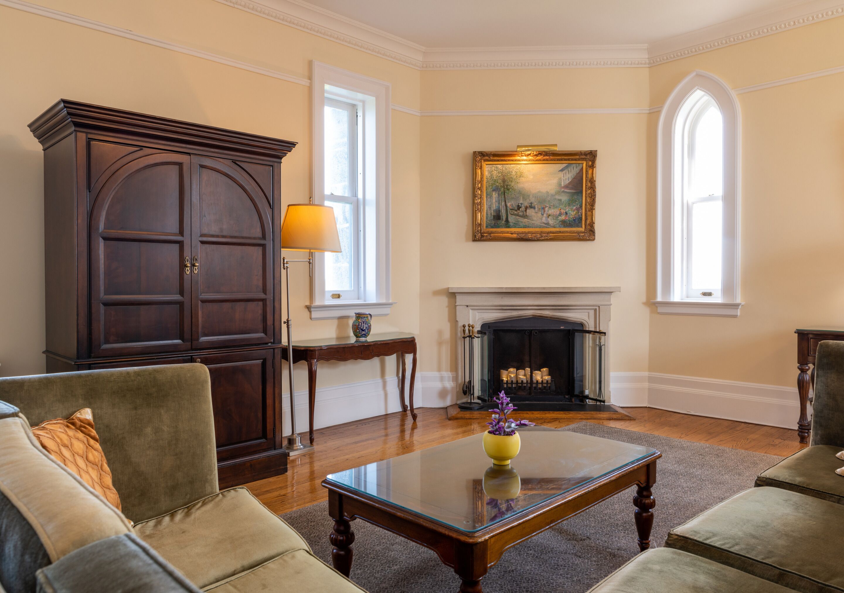 luxury suite | premium bedding, in-room safe, desk, laptop workspace