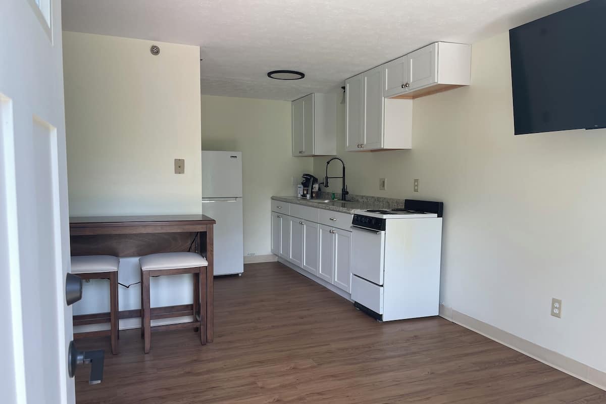 Apartment, Kitchen (Foote Street) | Private kitchen | Full-size fridge, microwave, stovetop, coffee/tea maker
