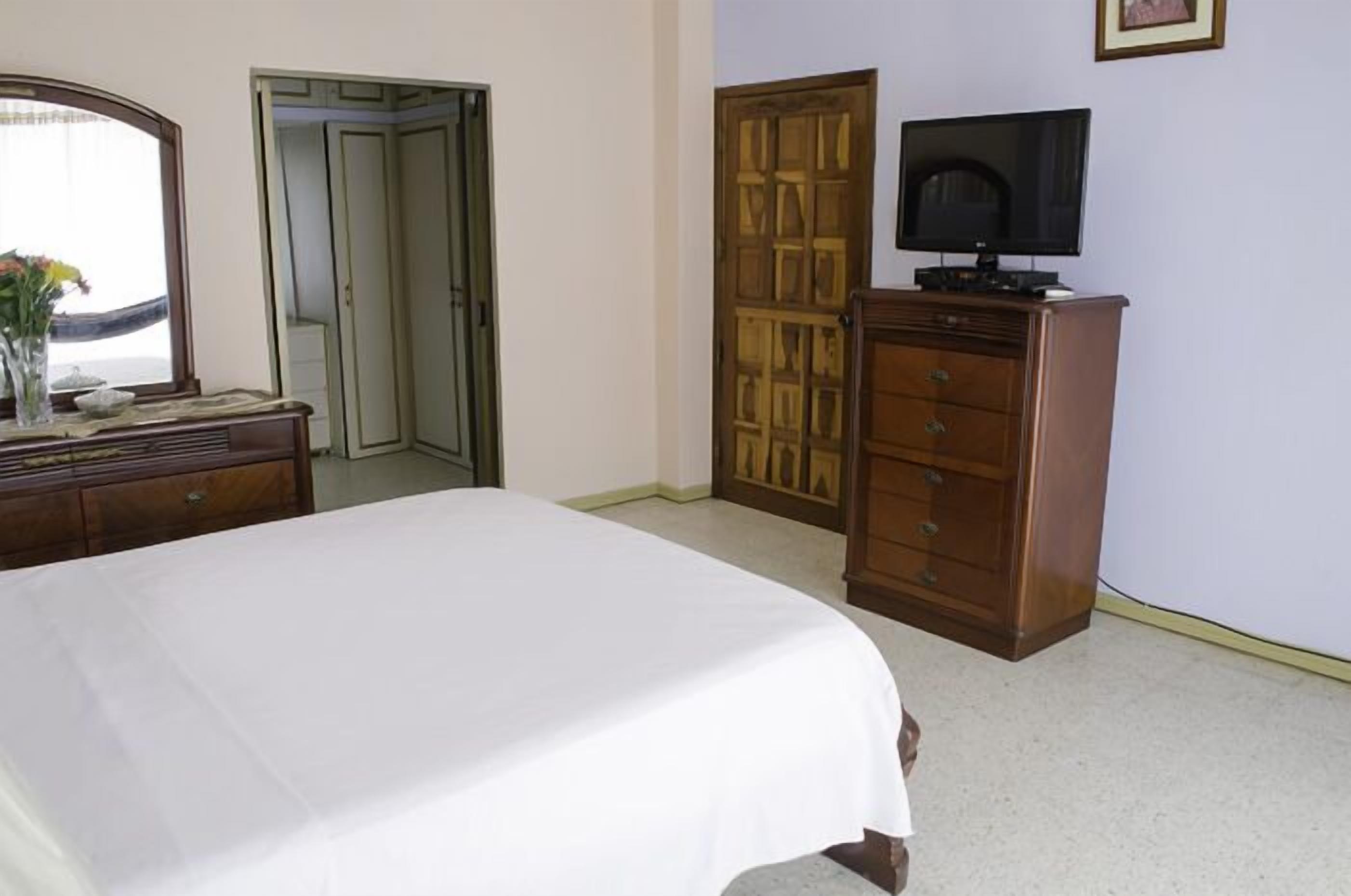 superior room, 1 king bed | free wifi