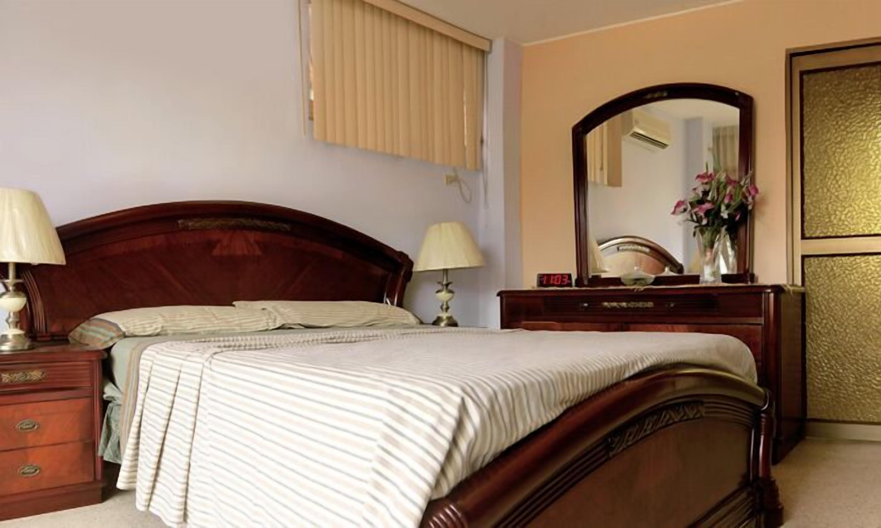 superior room, 1 king bed | free wifi