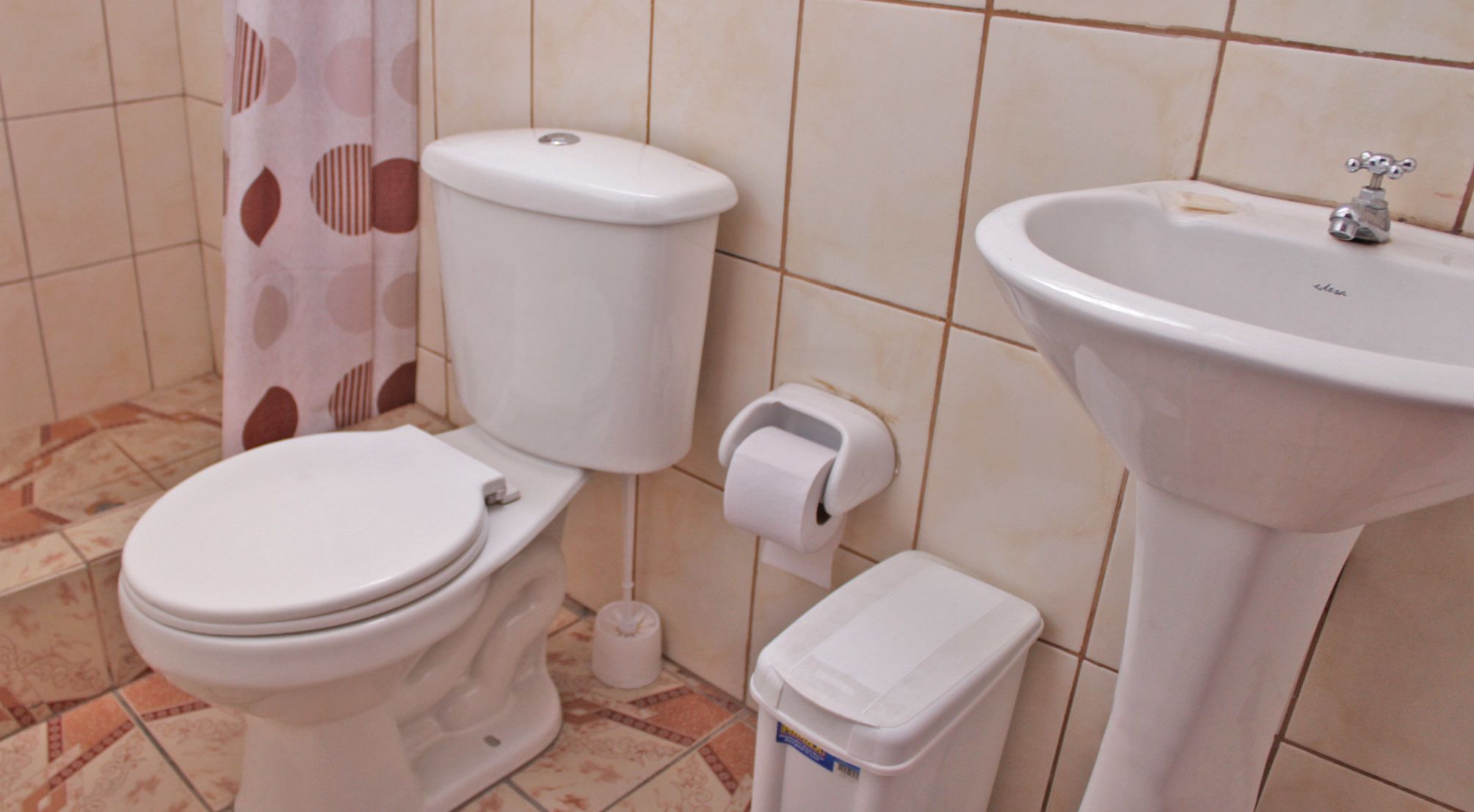 combined shower/bathtub