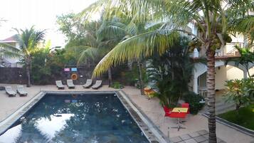 Outdoor pool, pool umbrellas, sun loungers