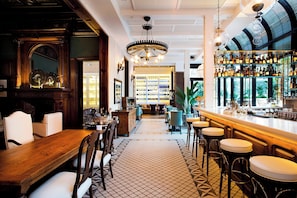 Bar (in der Unterkunft)