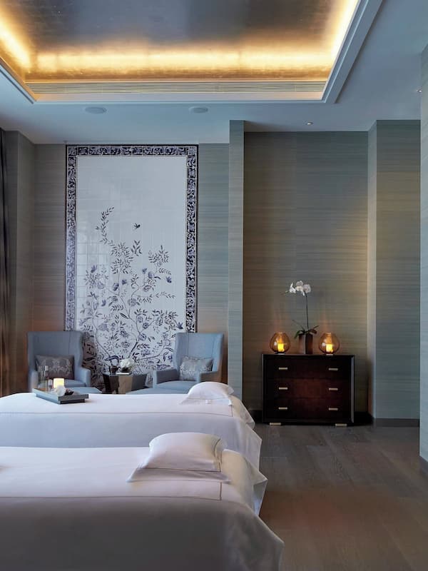 Sauna, steam room, body treatments, aromatherapy, hot stone massages