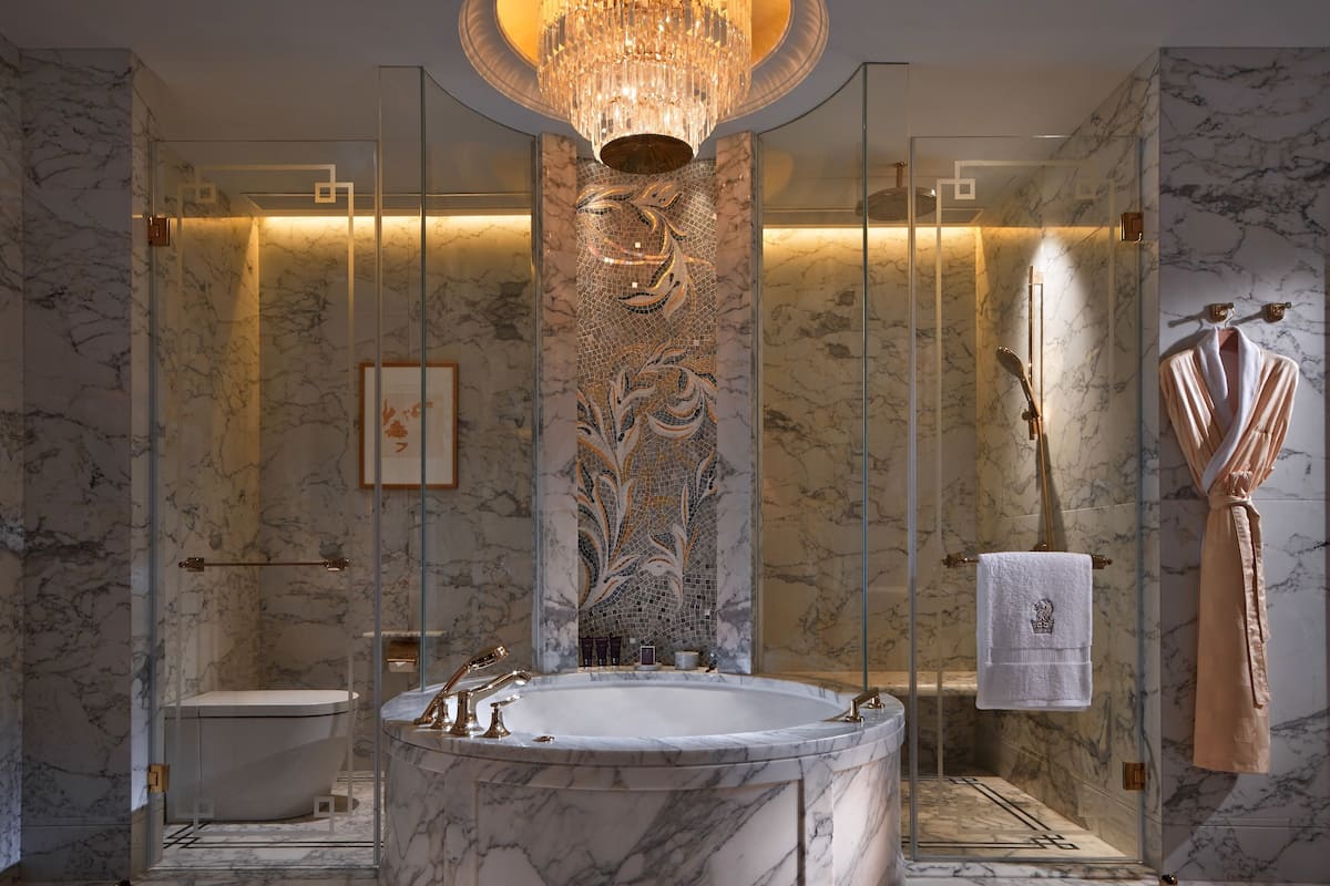 deep-soaking bathtub