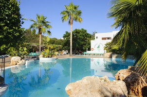 3 piscinas externas, guarda-sóis, espreguiçadeiras