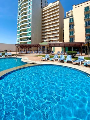 Außenpool, Sonnenschirme