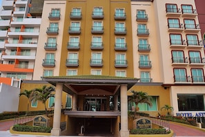 Experience the elegant entrance of Villa Florida Hotel & Suites, surrounded by beautifully maintained gardens and palm trees.