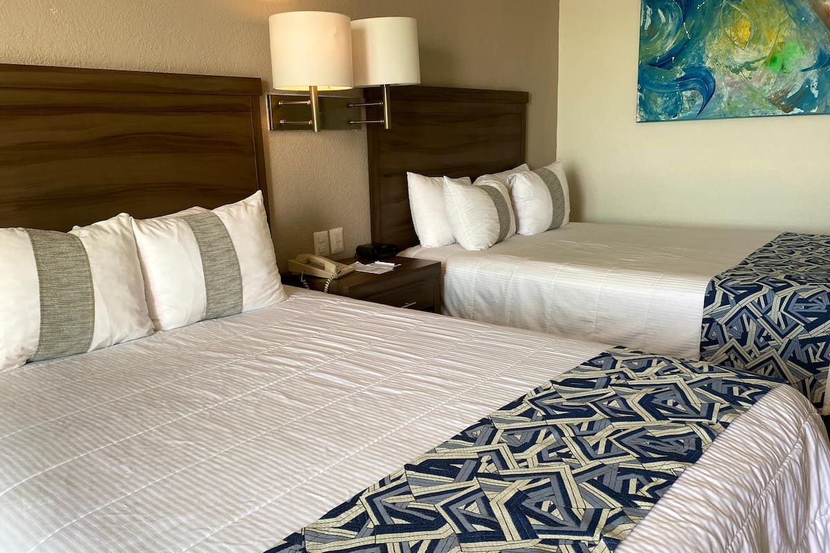 Hochwertige Bettwaren, Zimmersafe, Schreibtisch, schallisolierte Zimmer