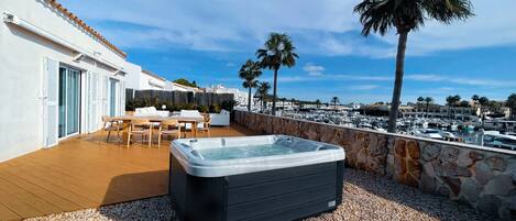 Exclusive Villa, 4 Bedrooms, Jacuzzi in the garden | Terrace/patio