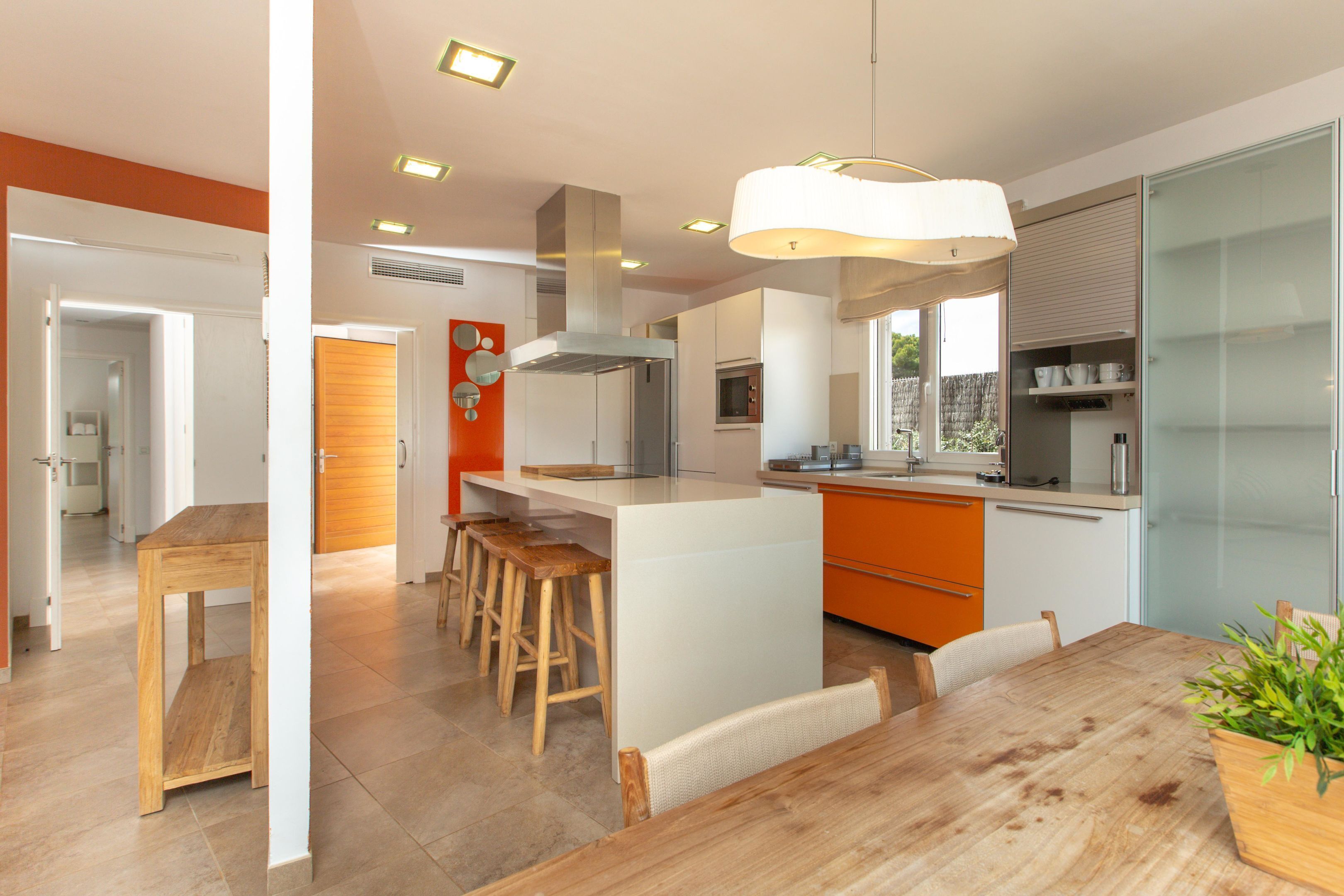 Exclusive Villa, 4 Bedrooms, Jacuzzi in the garden | Cocina privada | Refrigerador con congelador, microondas y parrilla de estufa 