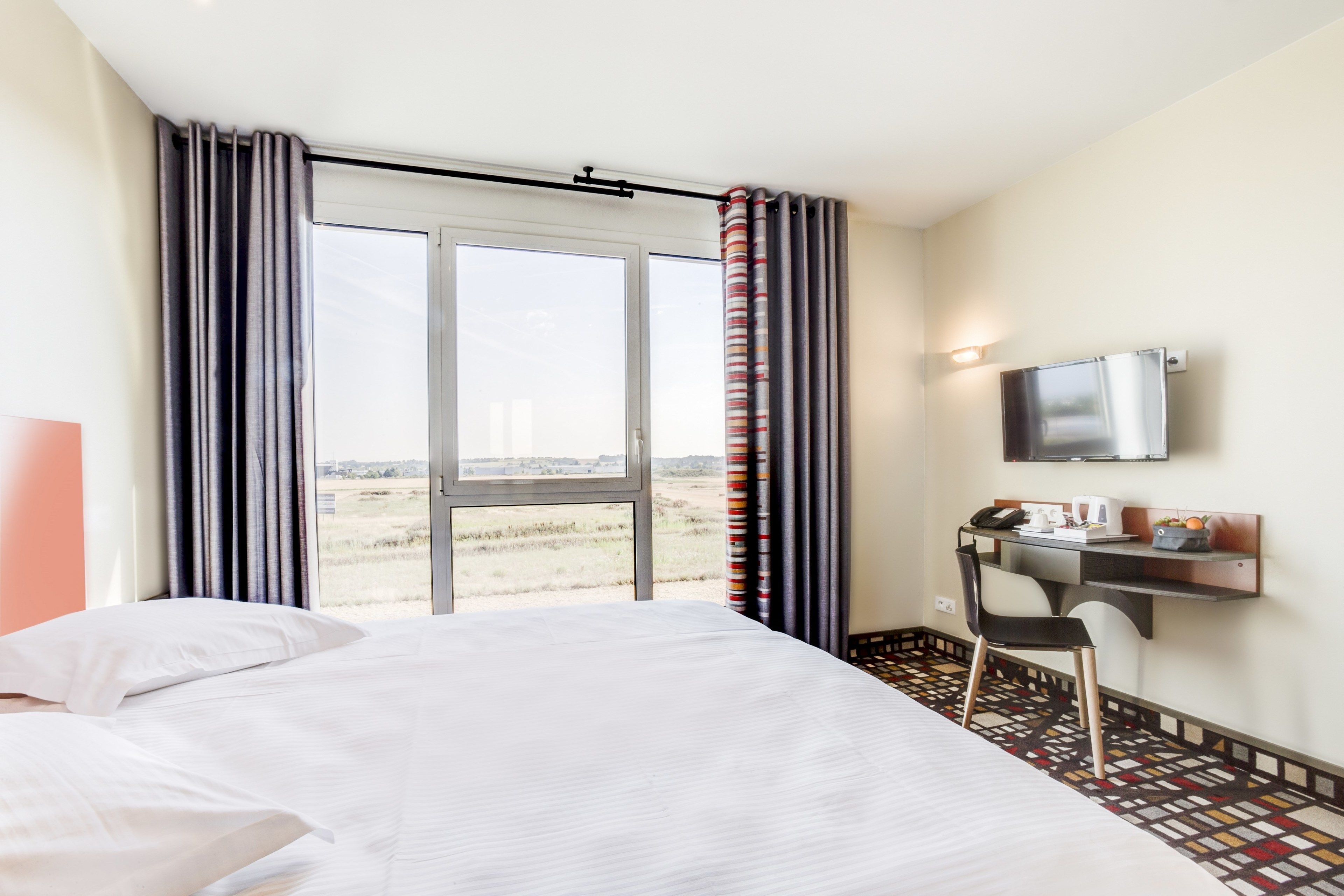 superior double or twin room, accessible, bathtub | 1 bedroom, premium bedding, in-room safe, desk