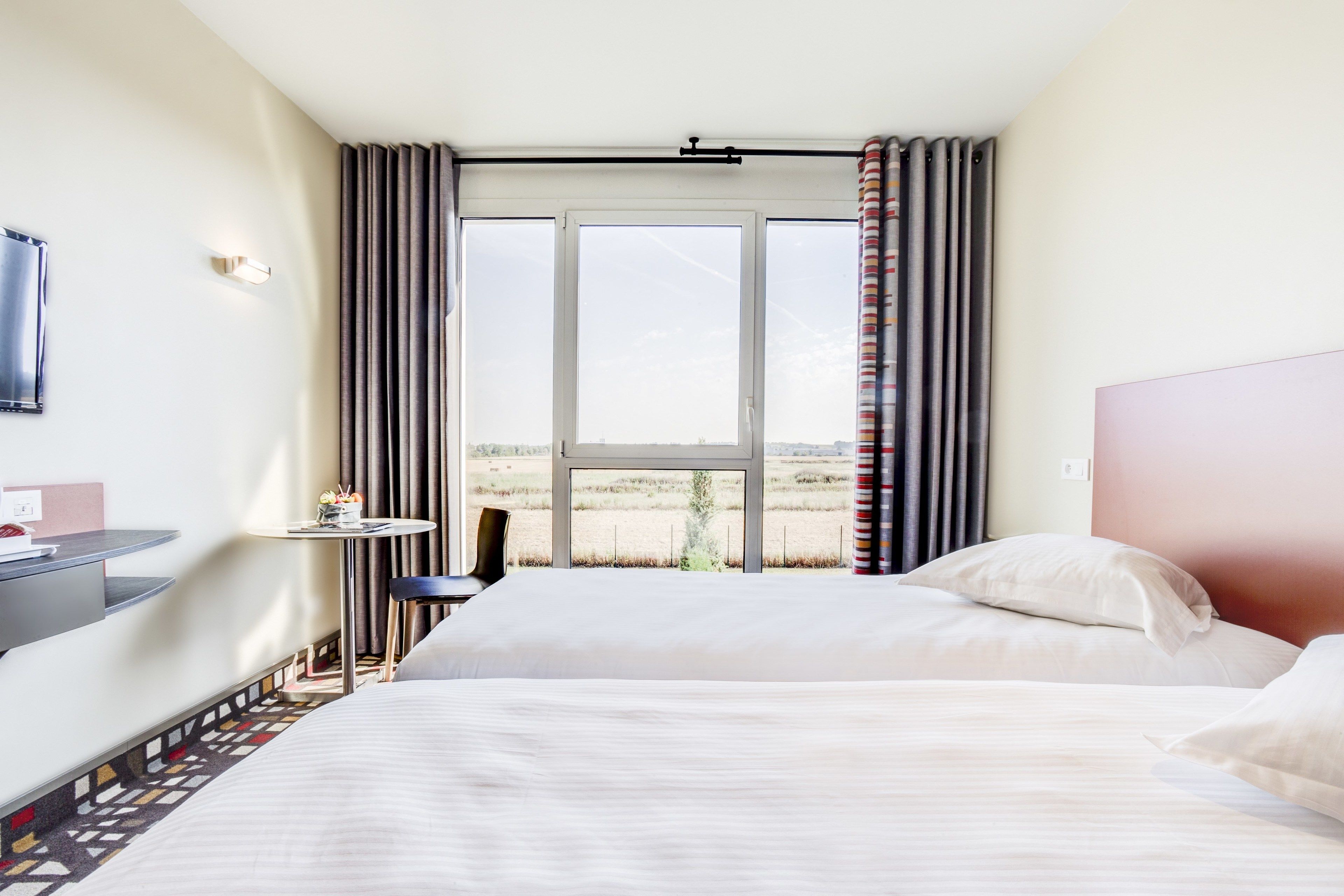 comfort double or twin room, accessible, bathtub | 1 bedroom, premium bedding, in-room safe, desk