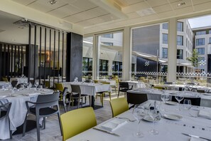 Lunch and dinner served