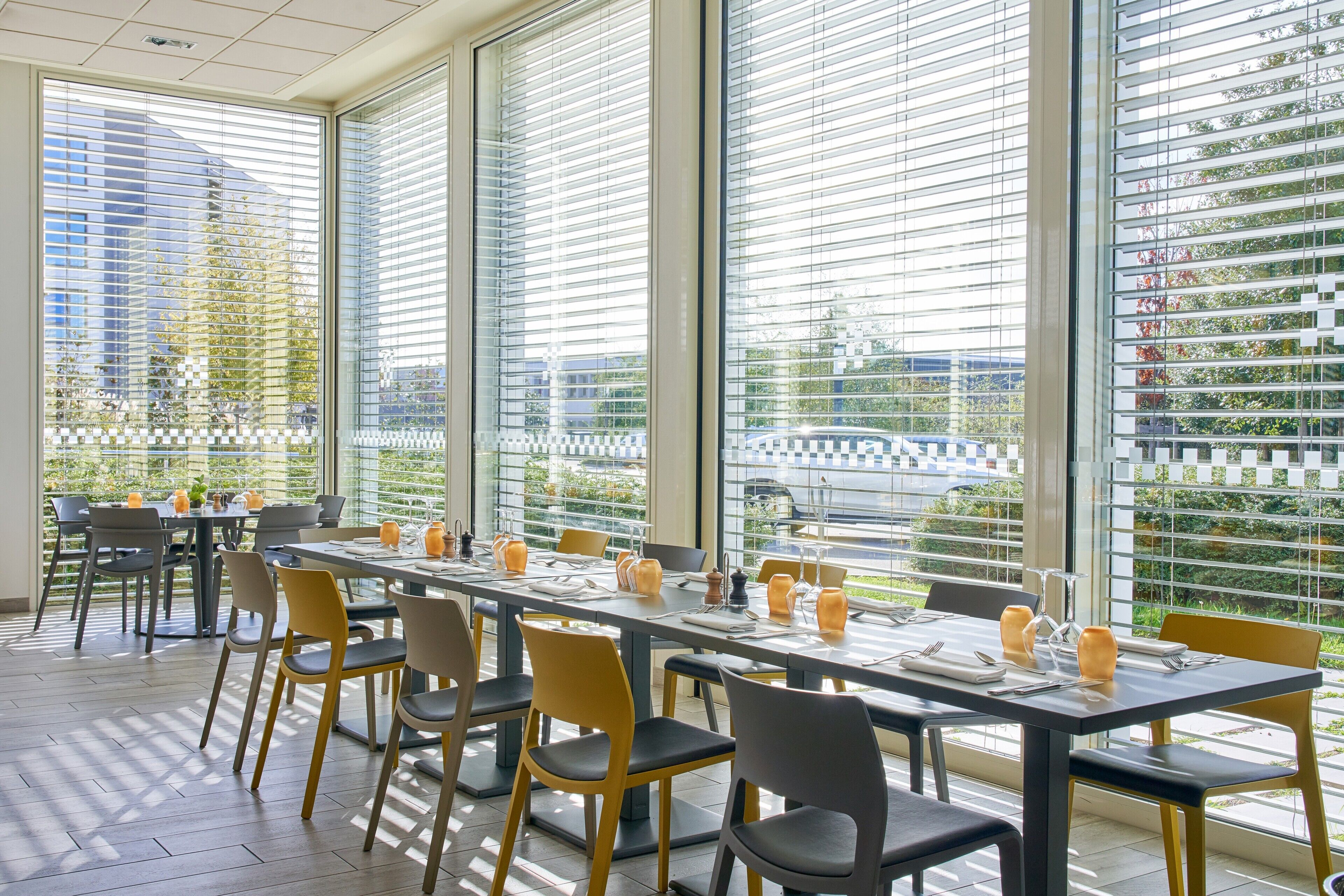 lunch and dinner served