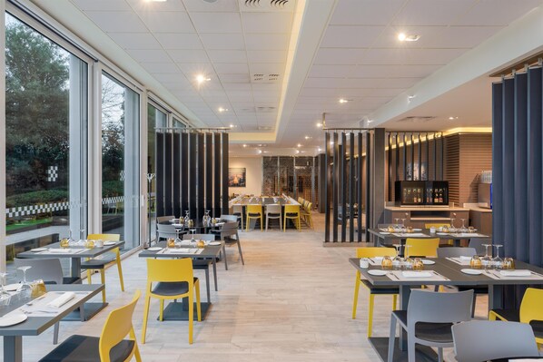 تقديم الغداء والعشاء