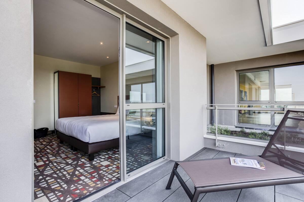 superior double or twin room, accessible, bathtub | balcony