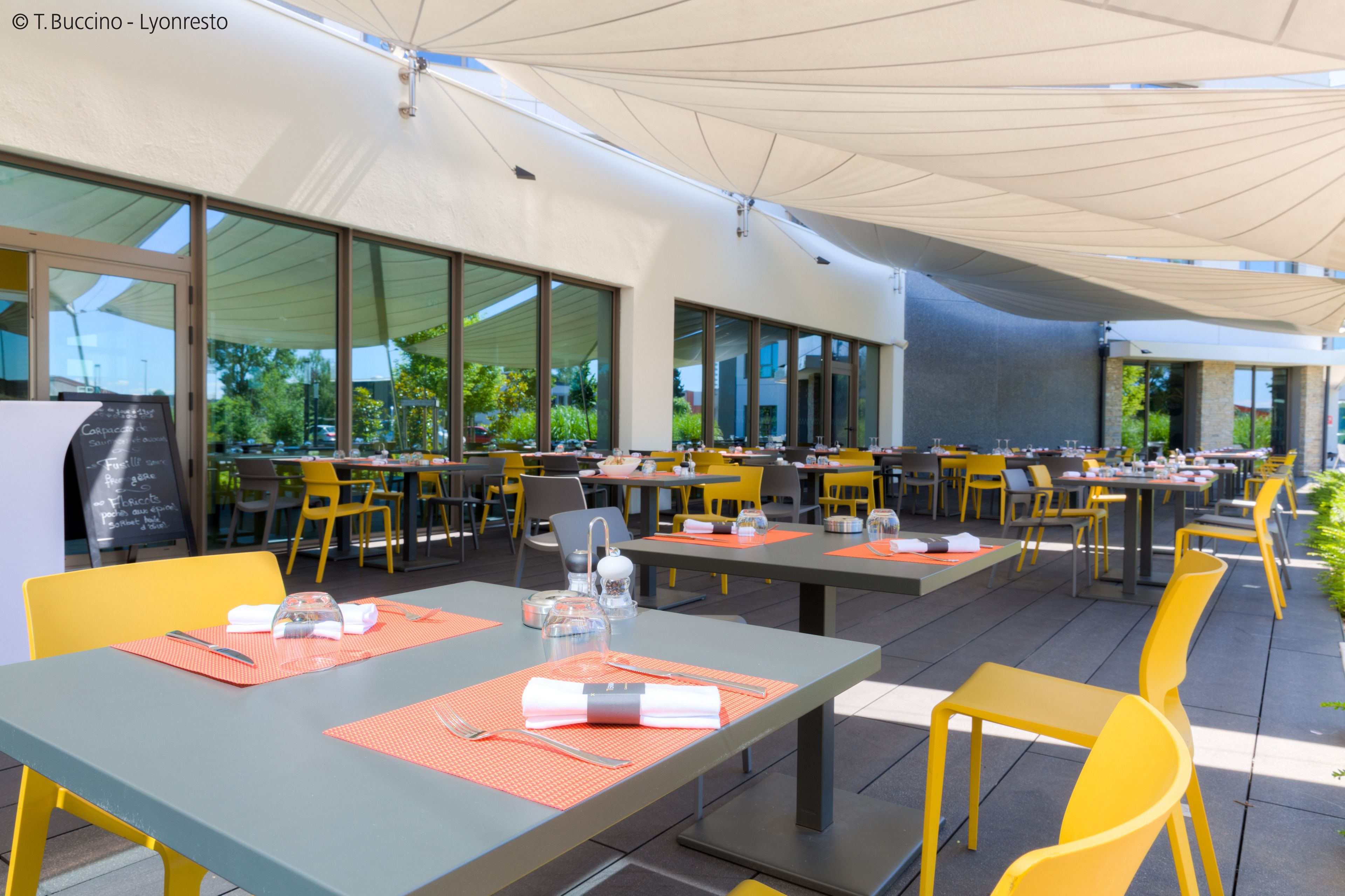 Déjeuner et dîner servis sur place