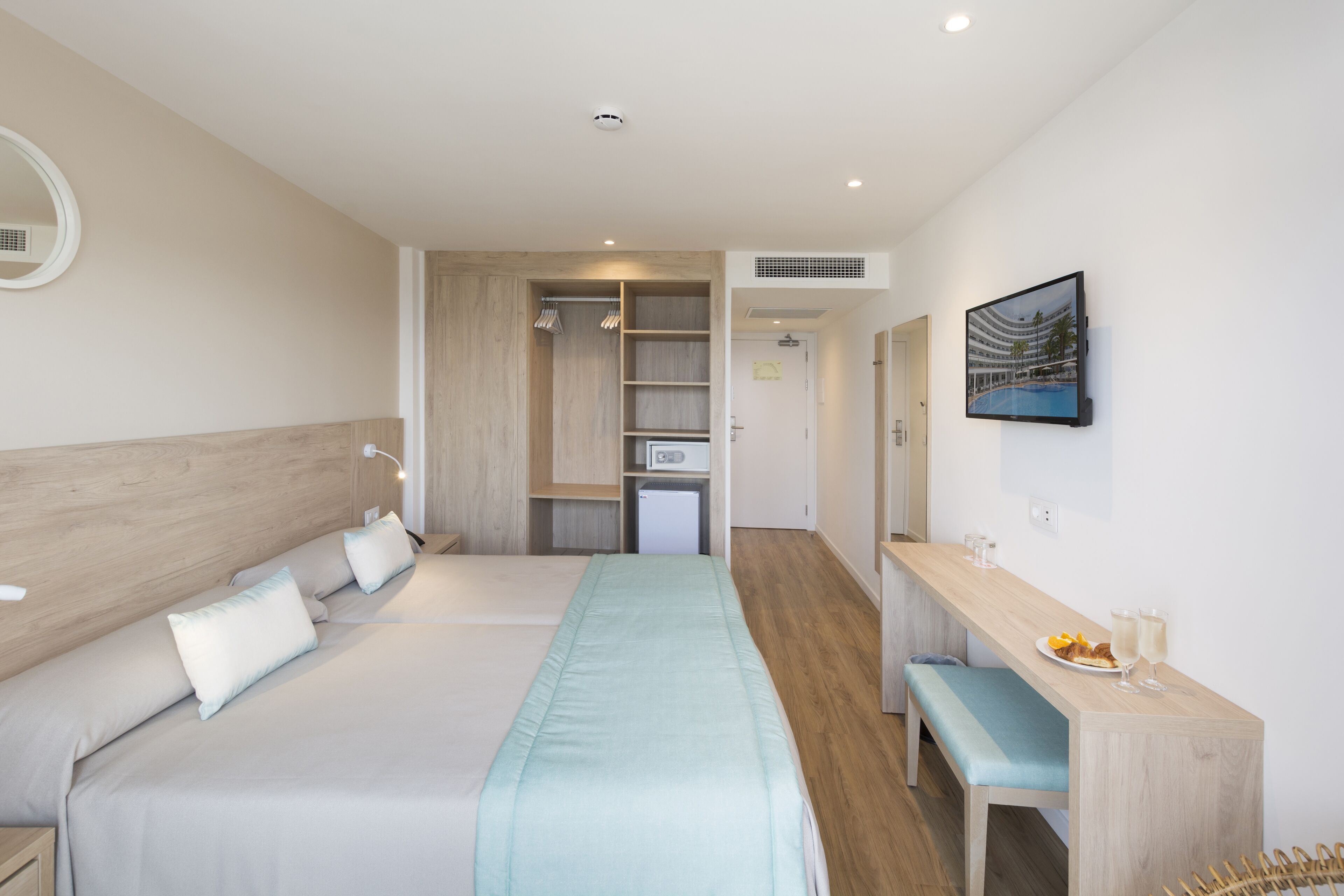 in-room safe, desk, free wifi, bed sheets