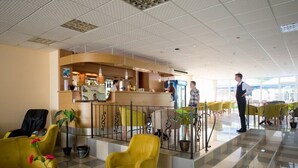 2 bares/lounges