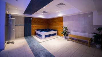 Sauna, massage/treatment rooms