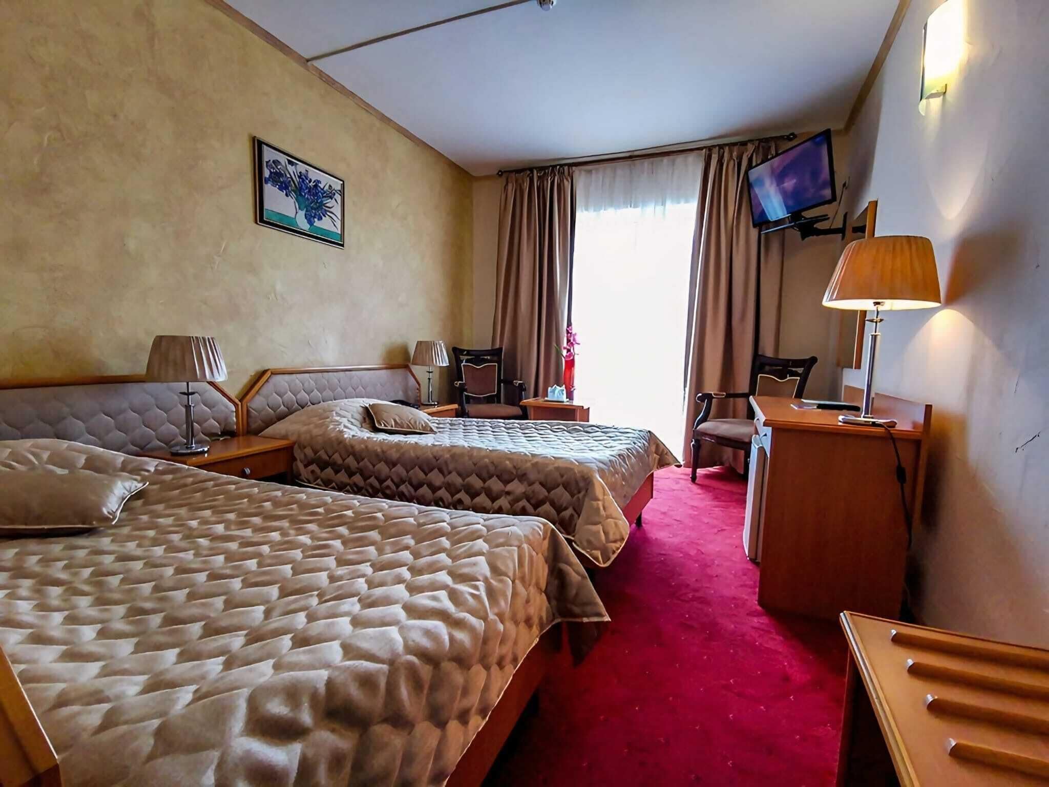 Habitación con 2 camas individuales | Minibar, caja fuerte, wifi gratis